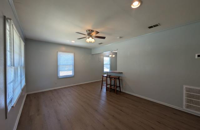 2/1 House With a Detached Garage / Garage Has Pool Table & Bathroom / Fridge Included /Large Corner Lot / NBISD Gallery 4