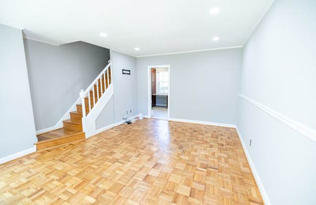 1 Bedroom Townhome in Arlington - 1021 South Barton Street, Arlington, VA 22204