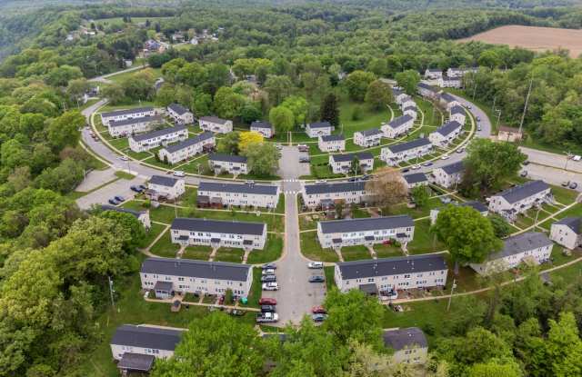 NEW: GORGEOUS 2 BEDROOM TOWNHOUSE IN MIDLAND! - 60 Midland Heights Circle, Midland, PA 15059