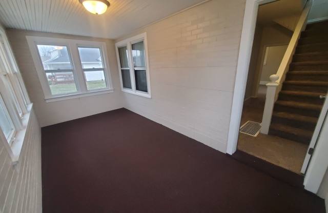 4 Bedroom, 1 Bathroom home just South of Downtown! photos photos