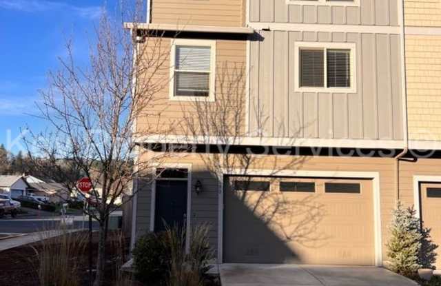 Woodland Townhome Just Minutes from i5 photos photos