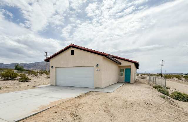 29 Palms Home with Solar photos photos