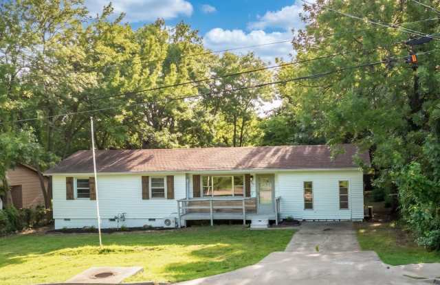 FREE MONTH RENT! Freshly Updated 3 Bedroom House Gallery 1