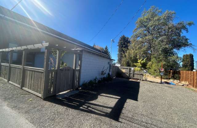 Newly Remodeled Studio in Downtown Redmond - PENDING APPLICATION Gallery 3