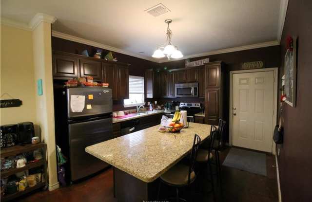 Spacious 4 Bedroom, 3 Bathroom House in Horse Haven! - 6907 Appomattox Drive, College Station, TX 77845