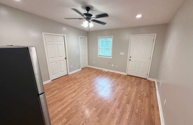 CHARMING COTTAGE IN NORMALTOWN PRE-LEASING FOR AUGUST 9TH 2027! Gallery 4