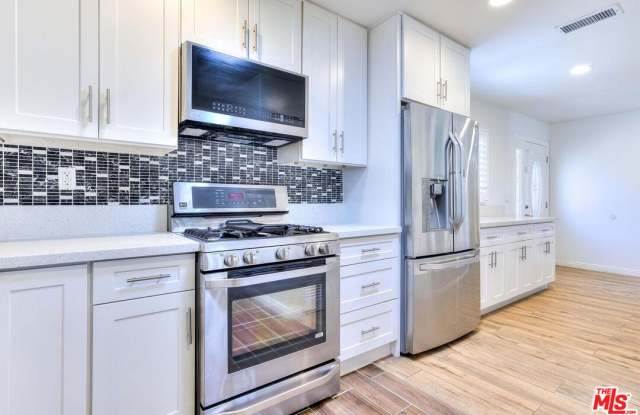 4923 Burgoyne Lane Gallery 3