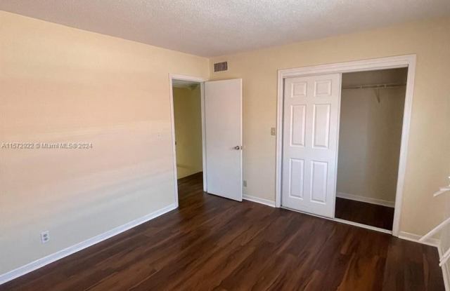 5305 NW 27th St - 5305 Northwest 27th Street, Lauderhill, FL 33313