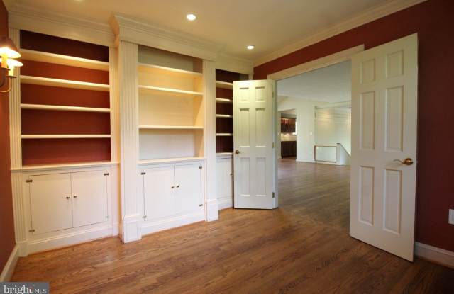 10322 GEORGETOWN PIKE Gallery 4