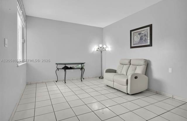 9177 Fontainebleau Blvd Gallery 4