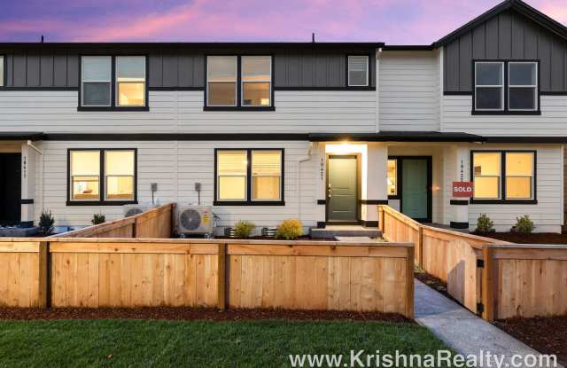 Beautiful NEW CONSTRUCTION 3 Bedroom 2.5 Bath DR Horton Townhome For Rent photos photos