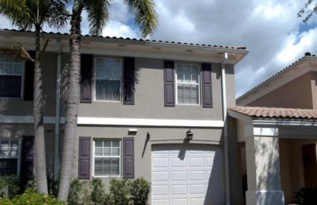 5657 Cove Cir Gallery 1