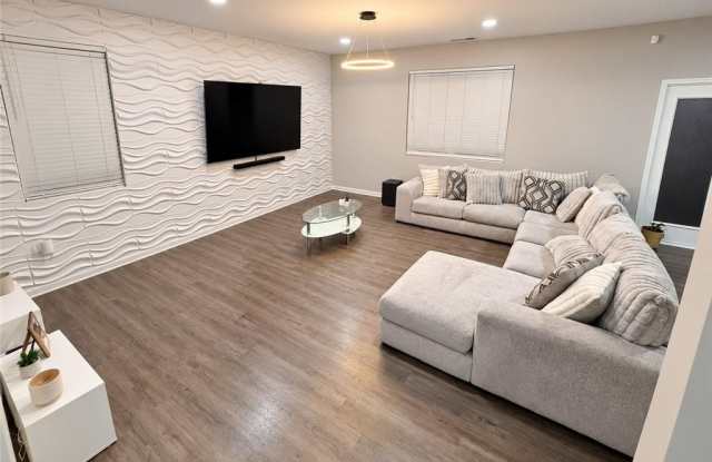 341 Starbuck Parkway Gallery 4
