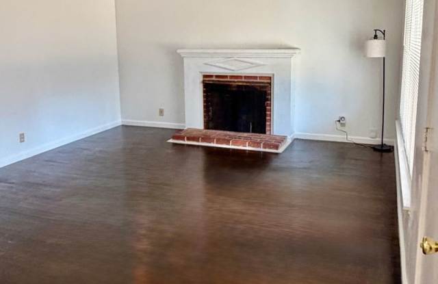 3 BEDROOM, 2 BATH HOME IN SACRAMENTO!! Gallery 4