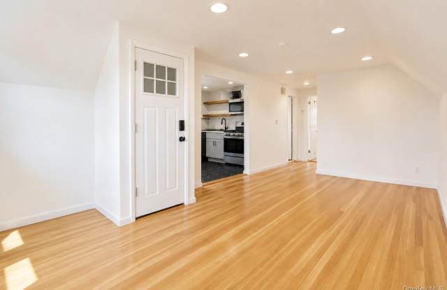 545 E Park Avenue Gallery 4