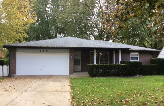 800 Hiawatha Court - 800 Hiawatha Court, Elgin, IL 60120