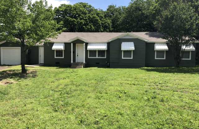 2710 N Elm St - 2710 North Elm Street, Denton, TX 76201