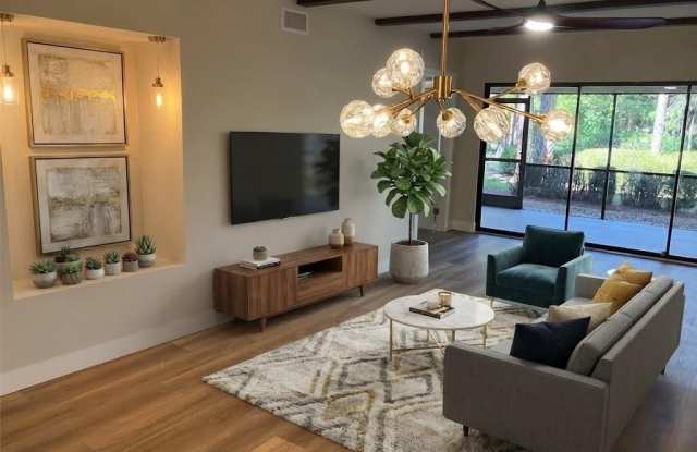 1826 Kings Lake Blvd Gallery 1