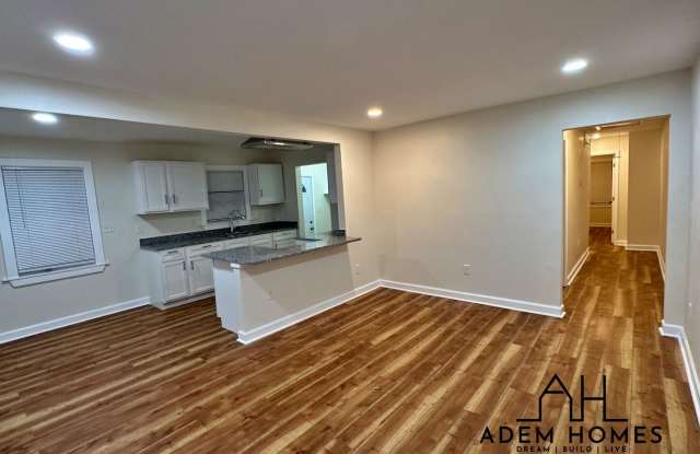 Beautiful Brick Home Minutes from UofM and Midtown! Gallery 3