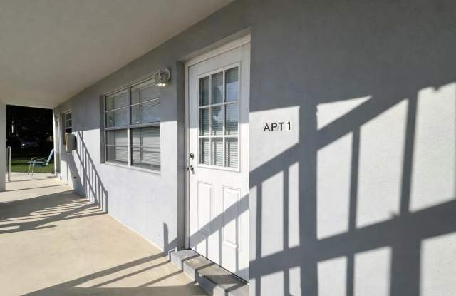 4130 SW 20th Street unit: 2 photos photos
