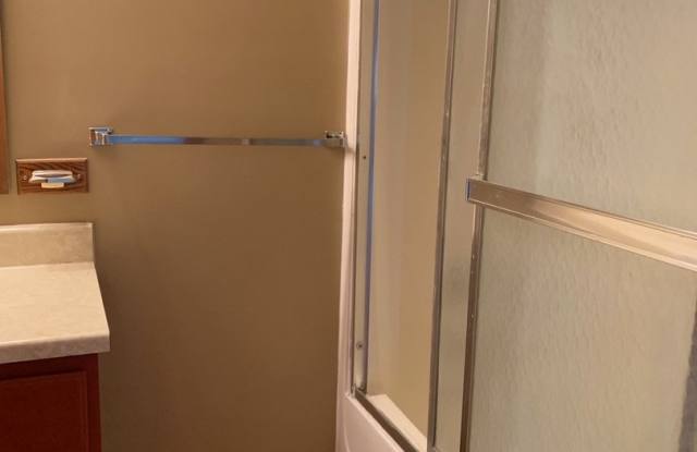2 Bedroom 2 Bathroom Condo Close to Campus! photos photos