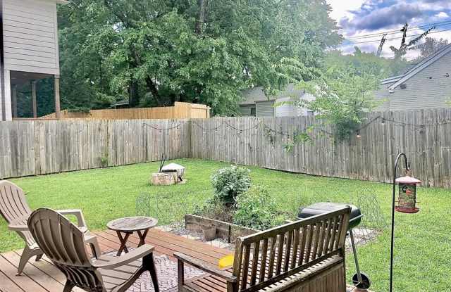 2 Bed 2 Bath House w/ Fenced Yard Available October 20 - $1950 photos photos
