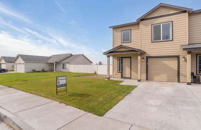 Spacious 3-Bedroom, 2.5-Bath Townhome with Attached Garage & Large Fenced Backyard! Gallery 1