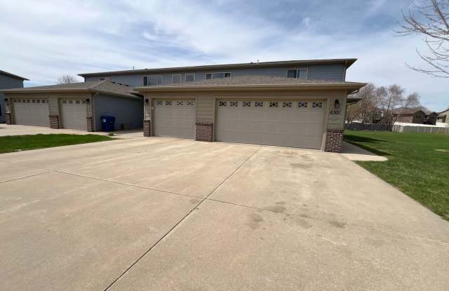 Ground Floor 2 Bed Condo with Attached Garage! photos photos