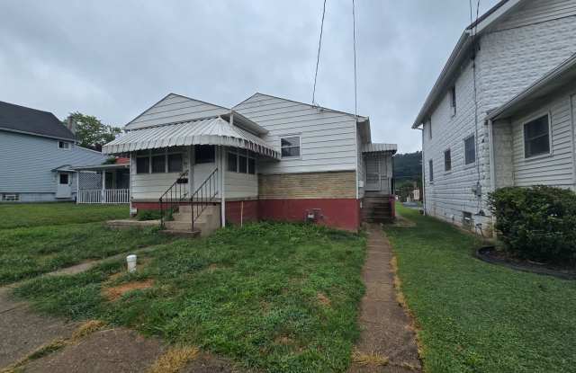 3 Bedroom Home - Conveniently Located in Natrona Heights! photos photos