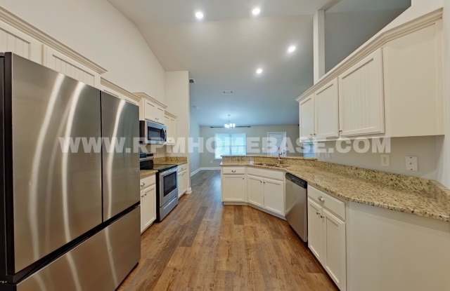 4/2 in North Crestview: Screened Porch, Fenced Yard, Near Top Schools Gallery 3