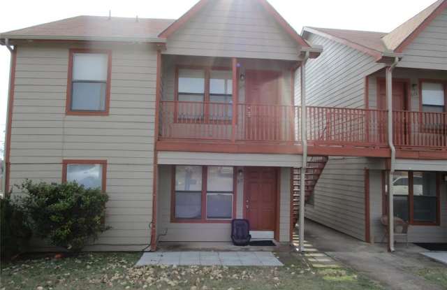 319 Ware Drive - 319 Ware Drive, Grand Prairie, TX 75051