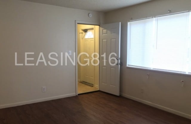 1507 North 55 Drive Gallery 3