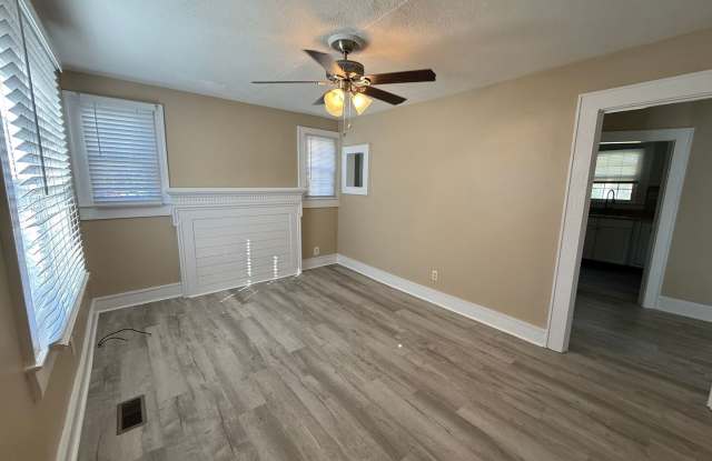 DOWNTOWN COMMERCIAL SPACE AVAILABLE FOR RENT! Gallery 3
