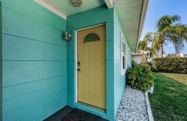 945 182ND AVENUE E - 945 182nd Avenue East, Redington Shores, FL 33708