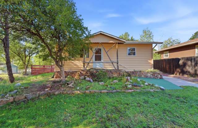 Glorious Mid-Century Property Near Garden of the Gods! Gallery 3