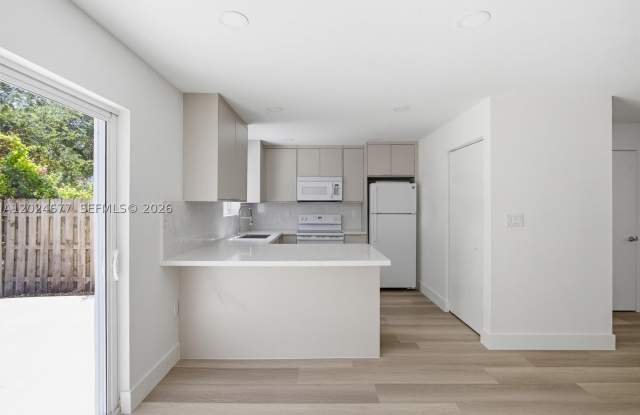 82 SW 3rd Ct Gallery 4