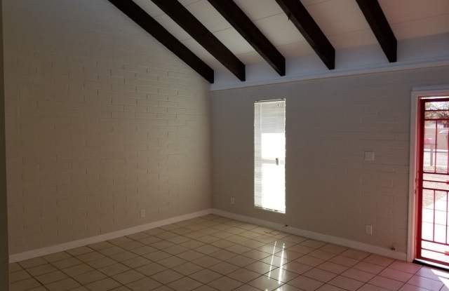 2512 E Paradise Ln Gallery 4