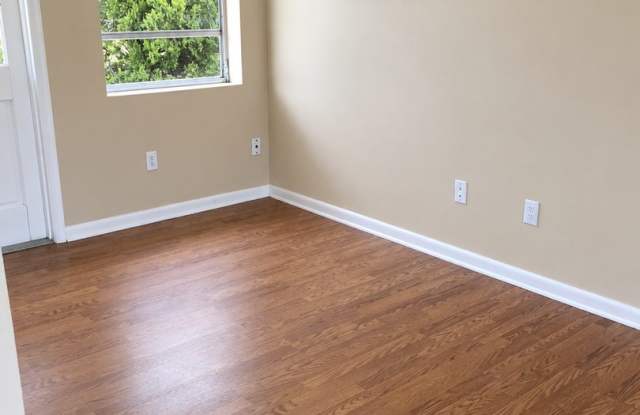 1ST MONTH FREE RENT 2 Bed 1 Bath Home | Pet Friendly | Washer Dryer Hook Ups | Section 8 Welcome Gallery 4
