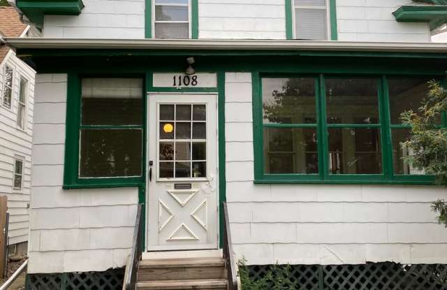 Large Como 5 Bedroom- Sept 2027!  Huge Living Room and Dining Room! Gallery 1