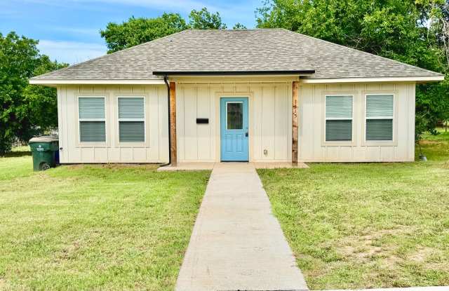 Charming 2-Bed Home in Chickasha -  Move-In Ready photos photos