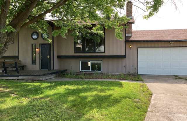 Green Acres Split Level photos photos