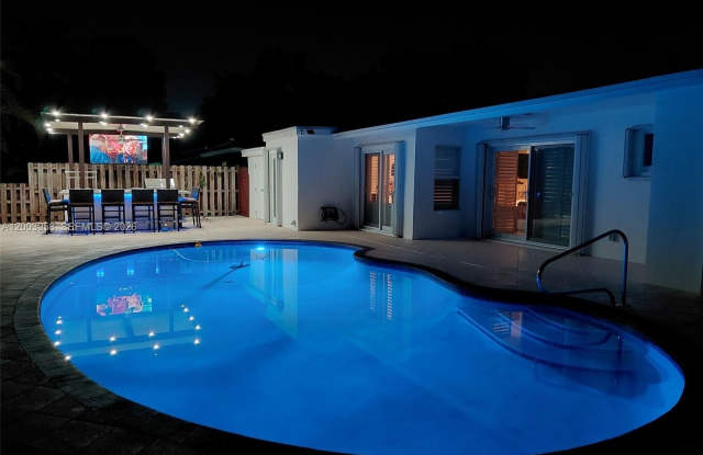 108 NE 30th St photos photos