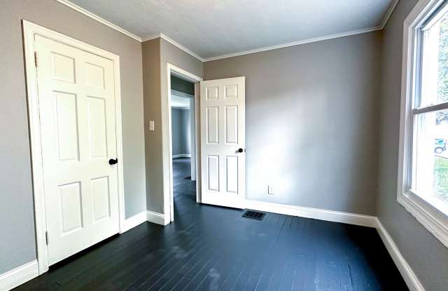 Spacious 3BR Corner-Lot Home w/ Full Basement & Large Yard Gallery 4