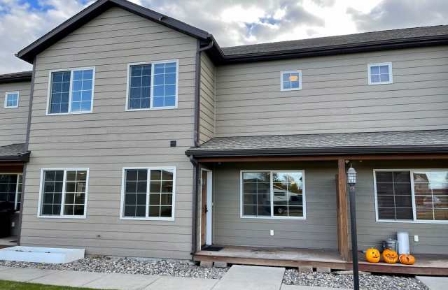 Lovely 3 Bed 2.5 home with 2 car garage photos photos