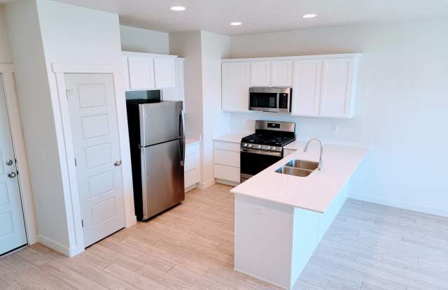 GET $1000 OFF THE FIRST MONTHS RENT!!! Gallery 3