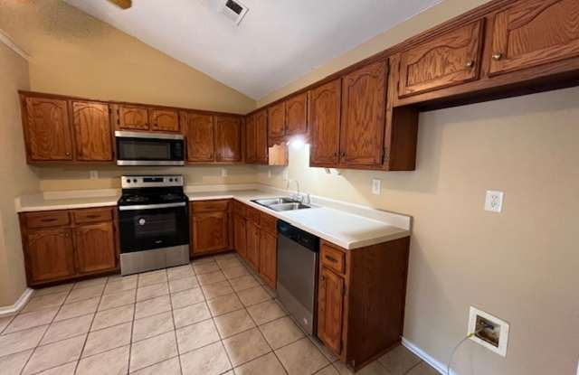 Renovated 3 Bedroom 2 Bath Home with 2 Car Garage for Rent!! Gallery 4