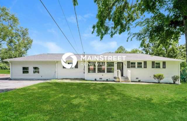 2923 Hillhurst Drive Gallery 1