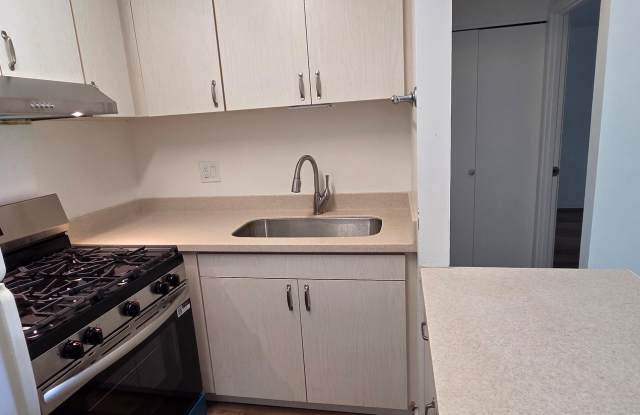 Makiki Hillside Renovated One Bedroom includes basic utilities Gallery 4