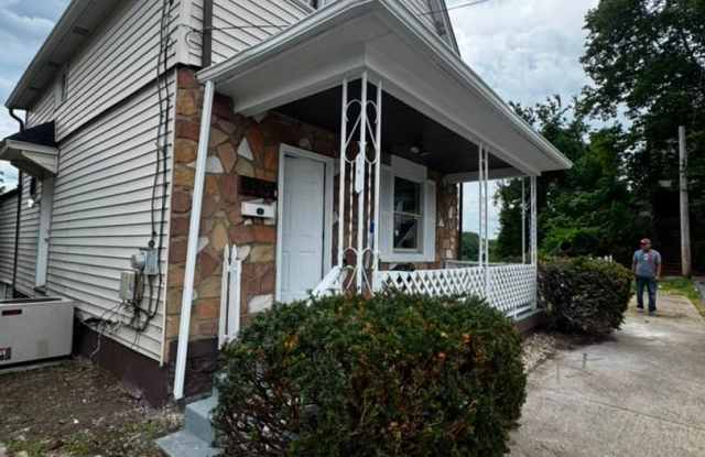 Comfortable 3BR Home in Munhall, Section 8 Considered!! Gallery 3