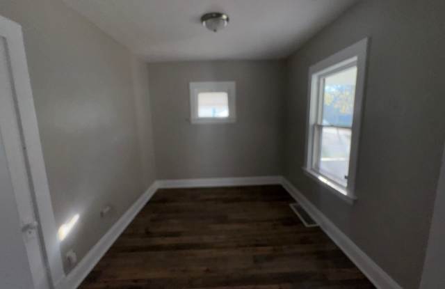 Charming 3-Bedroom Property in Prime Location (SECTION 8 VOUCHERS ACCEPTED) - 9905 Dunlap Avenue, Cleveland, OH 44105